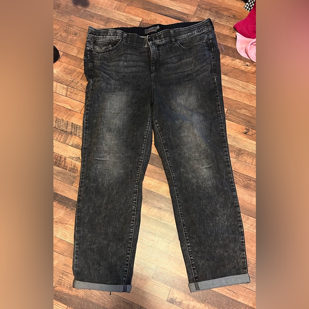 Torrid black acid wash boyfriend jeans - size 24 Tall